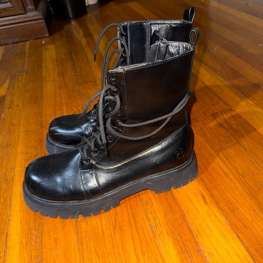 Koi Footwear